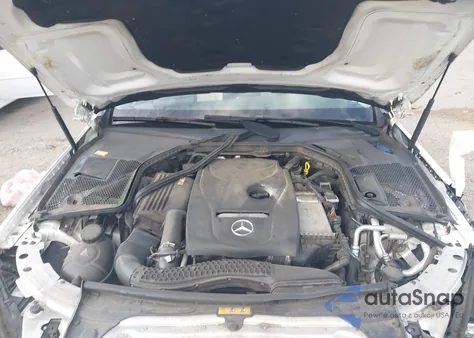 2017 Mercedes-Benz C 300 4Matic z USA, uszkodzony, nr VIN WDDWF4KB6HR215040